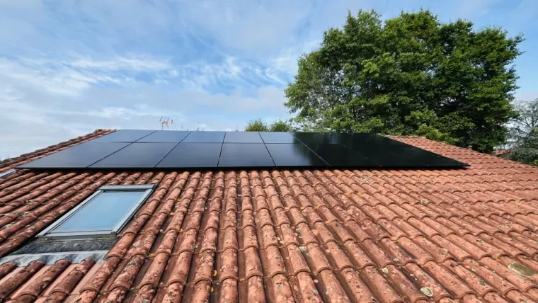 Pose de panneaux photovoltaïques à Mezos, Les Landes, SLER
