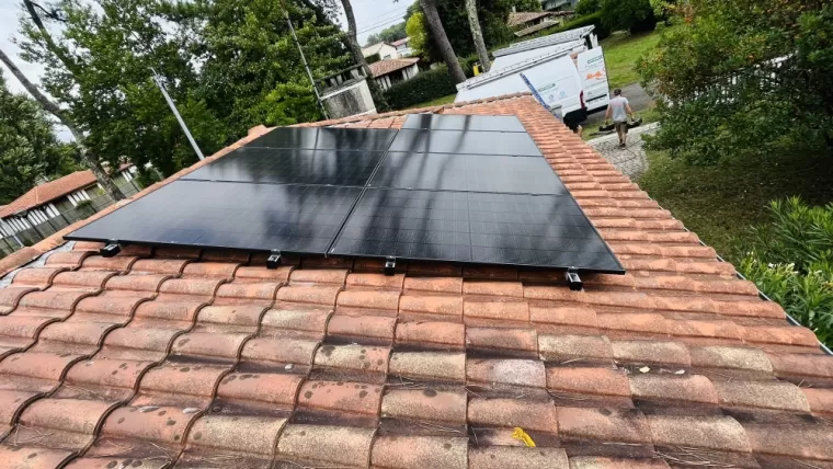 Pose de panneaux photovoltaïques à Vieux-Boucau-les-Bains, Les Landes, SLER