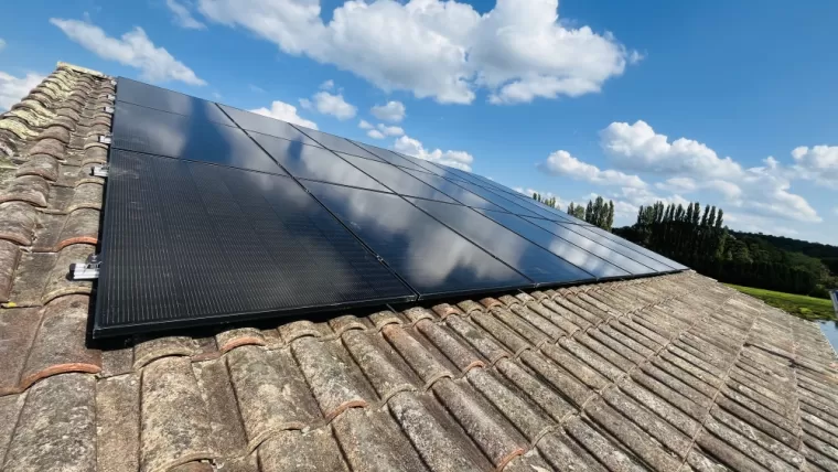 Pose de panneaux photovoltaïques à Lévignacq, Les Landes, SLER