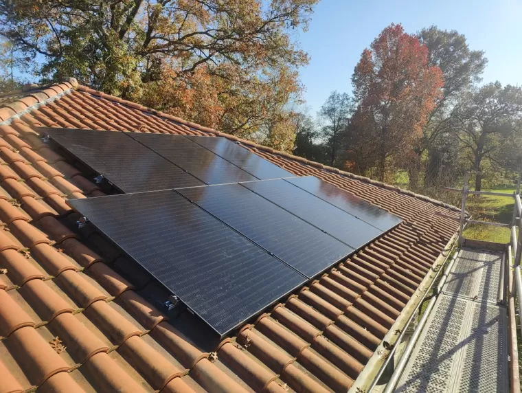 Pose de panneaux photovoltaïques à Carcen Ponson, Les Landes, SLER