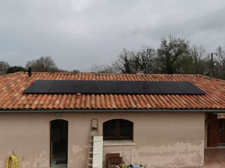 Poseur de panneaux photovoltaïques à Grenade-sur-l'Adour, Les Landes, SLER
