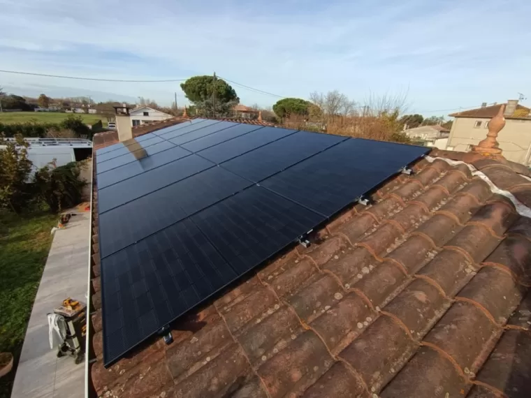 Pose de panneaux photovoltaïques à Saint-Jory, Les Landes, SLER