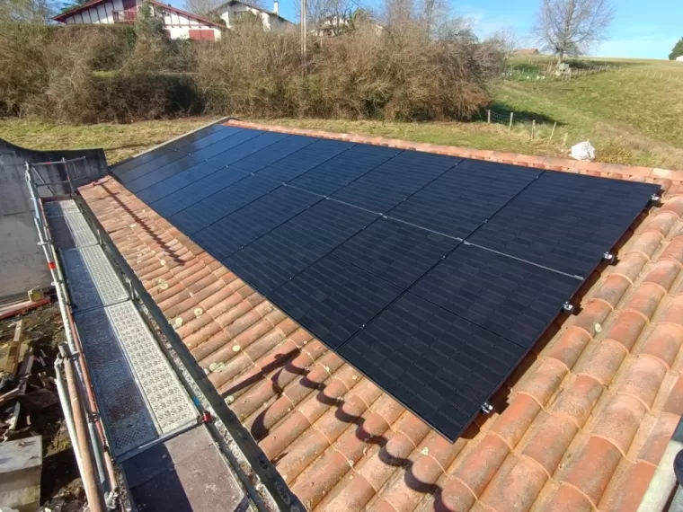 Installation de panneaux photovoltaïques à Larressore, Les Landes, SLER