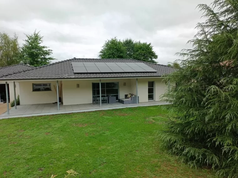 Pose de panneaux photovoltaïques à Saint-Pierre-du-Mont, Les Landes, SLER