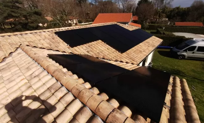 Pose de panneaux photovoltaïques à Mezos, Les Landes, SLER