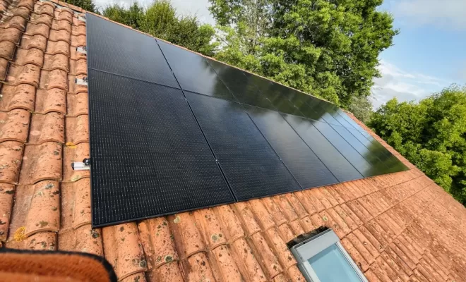 Pose de panneaux photovoltaïques à Mezos, Les Landes, SLER